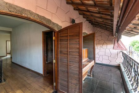 Casa à venda com 280m², 3 quartos e 2 vagasVaranda