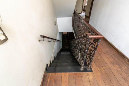 Casa à venda com 280m², 3 quartos e 2 vagasEscada