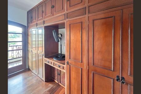 Casa à venda com 420m², 4 quartos e 2 vagas