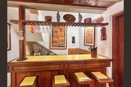 Casa à venda com 420m², 4 quartos e 2 vagas