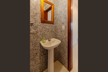 Casa à venda com 77m², 2 quartos e 1 vagaLavabo