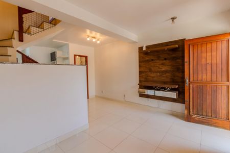 Sala de casa à venda com 2 quartos, 77m² em Hípica, Porto Alegre