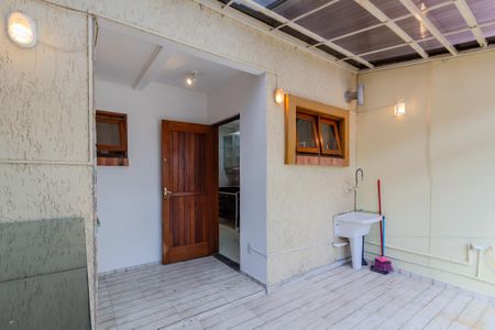 Casa à venda com 77m², 2 quartos e 1 vagaÁrea de Serviço