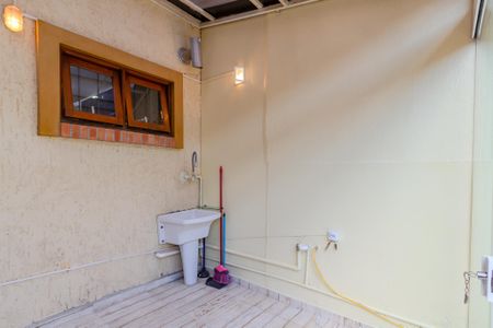 Casa à venda com 77m², 2 quartos e 1 vagaÁrea de Serviço