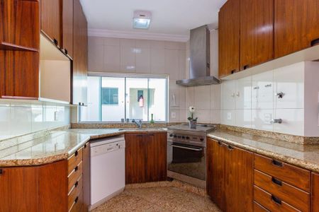 Casa à venda com 4 quartos, 220m² em Bosque da Saúde, São Paulo