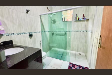 Banheiro de casa à venda com 2 quartos, 240m² em Tropical, Contagem
