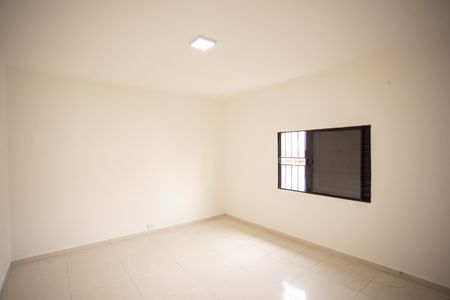 Quarto 1 de casa para alugar com 2 quartos, 100m² em São Domingos, São Paulo