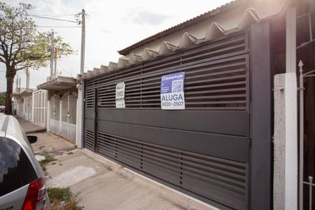 Casa à venda com 100m², 2 quartos e 2 vagas Casa à venda com 100m², 2 quartos e 2 vagasFachada