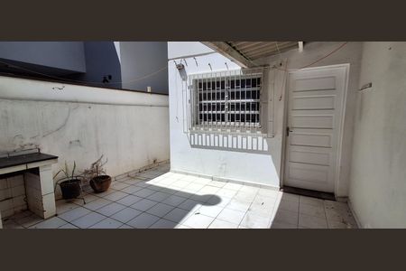 Casa à venda com 115m², 2 quartos e 2 vagas Casa à venda com 115m², 2 quartos e 2 vagasQuintal