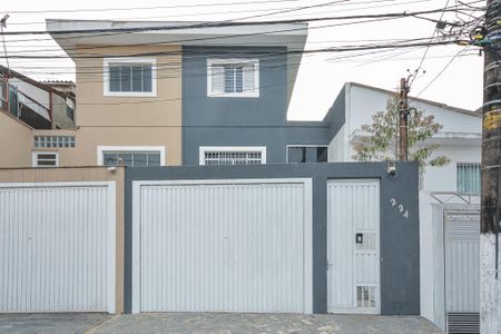 Casa à venda com 140m², 3 quartos e 3 vagas Casa à venda com 140m², 3 quartos e 3 vagasFachada