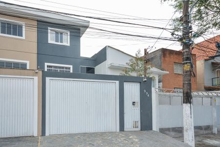 Casa à venda com 140m², 3 quartos e 3 vagas Casa à venda com 140m², 3 quartos e 3 vagasFachada