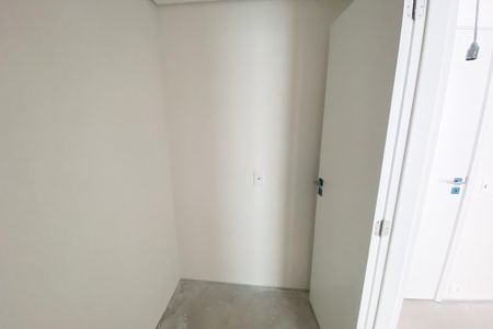 Apartamento à venda com 156m², 2 quartos e 2 vagas Apartamento à venda com 156m², 2 quartos e 2 vagasCloset da Suíte 1