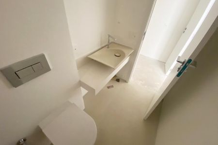 Apartamento à venda com 156m², 2 quartos e 2 vagas Apartamento à venda com 156m², 2 quartos e 2 vagasBanheiro da Suíte 1