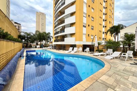 Apartamento à venda com 106m², 3 quartos e 3 vagas Apartamento à venda com 106m², 3 quartos e 3 vagasÁrea comum - Piscina