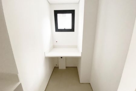 Apartamento à venda com 261m², 3 quartos e 2 vagas Apartamento à venda com 261m², 3 quartos e 2 vagasÁrea de Serviço