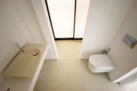 Apartamento à venda com 261m², 3 quartos e 2 vagas Apartamento à venda com 261m², 3 quartos e 2 vagasBanheiro da Suíte 1