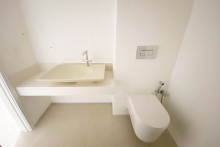 Apartamento à venda com 261m², 3 quartos e 2 vagas Apartamento à venda com 261m², 3 quartos e 2 vagasBanheiro da Suíte 2