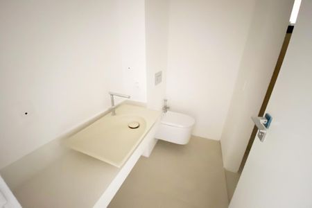 Apartamento à venda com 261m², 3 quartos e 2 vagas Apartamento à venda com 261m², 3 quartos e 2 vagasBanheiro da Suíte 2