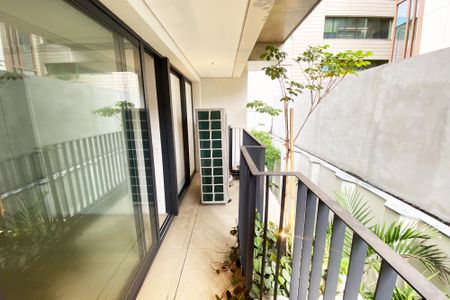 Apartamento à venda com 261m², 3 quartos e 2 vagas Apartamento à venda com 261m², 3 quartos e 2 vagasVaranda da Suíte 1