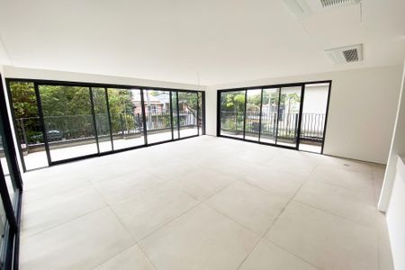 Apartamento à venda com 261m², 3 quartos e 2 vagas Apartamento à venda com 261m², 3 quartos e 2 vagasSala