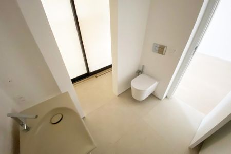 Apartamento à venda com 261m², 3 quartos e 2 vagas Apartamento à venda com 261m², 3 quartos e 2 vagasBanheiro da Suíte 1