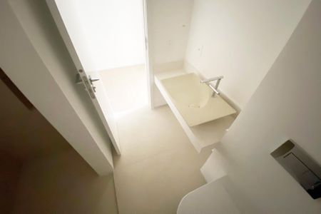 Apartamento à venda com 261m², 3 quartos e 2 vagas Apartamento à venda com 261m², 3 quartos e 2 vagasBanheiro da Suíte 2