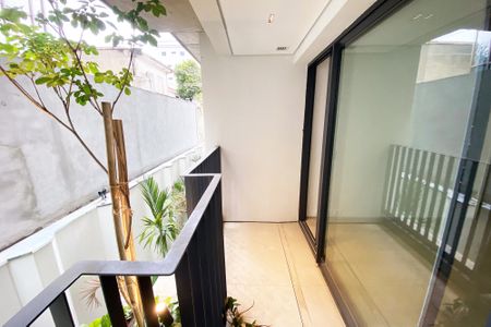 Apartamento à venda com 261m², 3 quartos e 2 vagas Apartamento à venda com 261m², 3 quartos e 2 vagasVaranda da Suíte 1