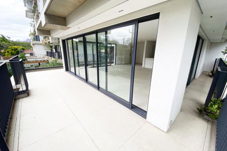 Apartamento à venda com 261m², 3 quartos e 2 vagas Apartamento à venda com 261m², 3 quartos e 2 vagasVaranda da Sala