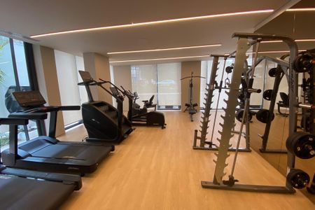 Apartamento à venda com 261m², 3 quartos e 2 vagas Apartamento à venda com 261m², 3 quartos e 2 vagasÁrea comum - Academia