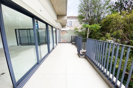 Apartamento à venda com 261m², 3 quartos e 2 vagas Apartamento à venda com 261m², 3 quartos e 2 vagasVaranda da Sala