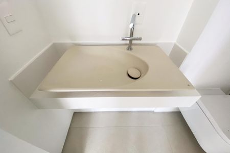 Apartamento à venda com 106m², 2 quartos e 2 vagas Apartamento à venda com 106m², 2 quartos e 2 vagasBanheiro da Suíte 2