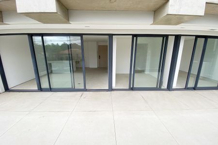 Apartamento à venda com 106m², 2 quartos e 2 vagas Apartamento à venda com 106m², 2 quartos e 2 vagasVaranda