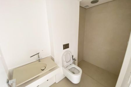 Apartamento à venda com 106m², 2 quartos e 2 vagas Apartamento à venda com 106m², 2 quartos e 2 vagasBanheiro da Suíte 1