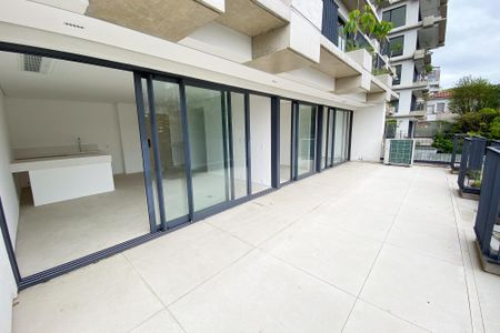 Apartamento à venda com 106m², 2 quartos e 2 vagas Apartamento à venda com 106m², 2 quartos e 2 vagasVaranda