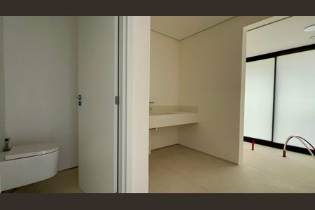 Apartamento à venda com 316m², 4 quartos e 2 vagasBanheiro da Suíte 4