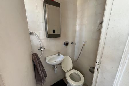 Apartamento à venda com 140m², 3 quartos e 2 vagas Apartamento à venda com 140m², 3 quartos e 2 vagasBanheiro de Serviço