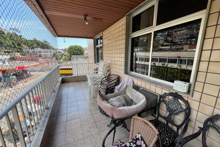 Apartamento à venda com 140m², 3 quartos e 2 vagas Apartamento à venda com 140m², 3 quartos e 2 vagasVaranda