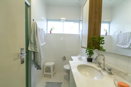 Casa à venda com 137m², 3 quartos e 2 vagas Casa à venda com 137m², 3 quartos e 2 vagasBanheiro