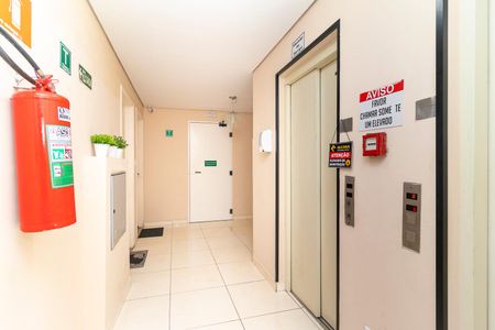 Apartamento à venda com 50m², 2 quartos e 1 vaga Apartamento à venda com 50m², 2 quartos e 1 vagaHall social