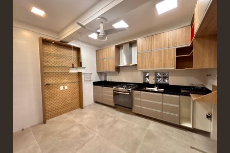 Casa à venda com 180m², 3 quartos e 1 vaga Casa à venda com 180m², 3 quartos e 1 vagaCozinha