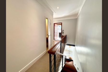 Casa à venda com 180m², 3 quartos e 1 vaga Casa à venda com 180m², 3 quartos e 1 vagaCorredor