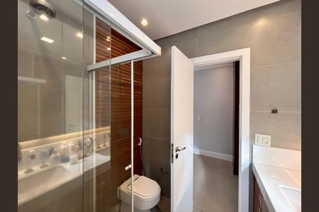 Casa à venda com 180m², 3 quartos e 1 vaga Casa à venda com 180m², 3 quartos e 1 vagaBanheiro social