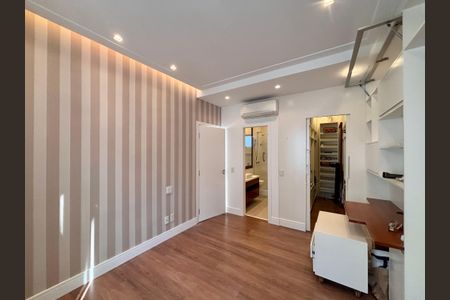 Casa à venda com 180m², 3 quartos e 1 vaga Casa à venda com 180m², 3 quartos e 1 vagaSuíte