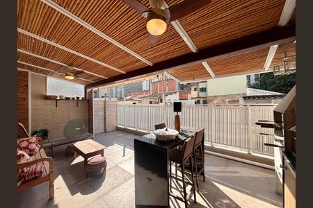 Casa à venda com 180m², 3 quartos e 1 vaga Casa à venda com 180m², 3 quartos e 1 vagaCobertura