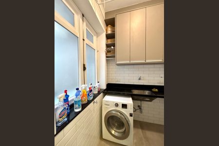 Casa à venda com 180m², 3 quartos e 1 vaga Casa à venda com 180m², 3 quartos e 1 vagaÁrea de serviço