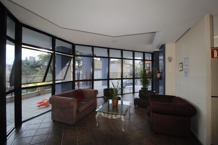 Apartamento à venda com 82m², 2 quartos e 2 vagasHall social