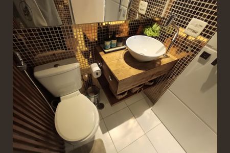 Apartamento à venda com 68m², 2 quartos e 1 vaga Apartamento à venda com 68m², 2 quartos e 1 vagaBanheiro