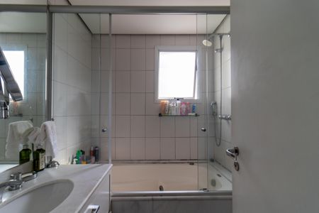 Apartamento à venda com 117m², 3 quartos e 2 vagasBanheiro da Suíte