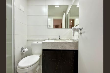 Banheiro Social de kitnet/studio à venda com 1 quarto, 25m² em Brooklin, São Paulo