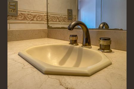 Apartamento à venda com 61m², 2 quartos e 1 vaga Apartamento à venda com 61m², 2 quartos e 1 vagaBanheiro